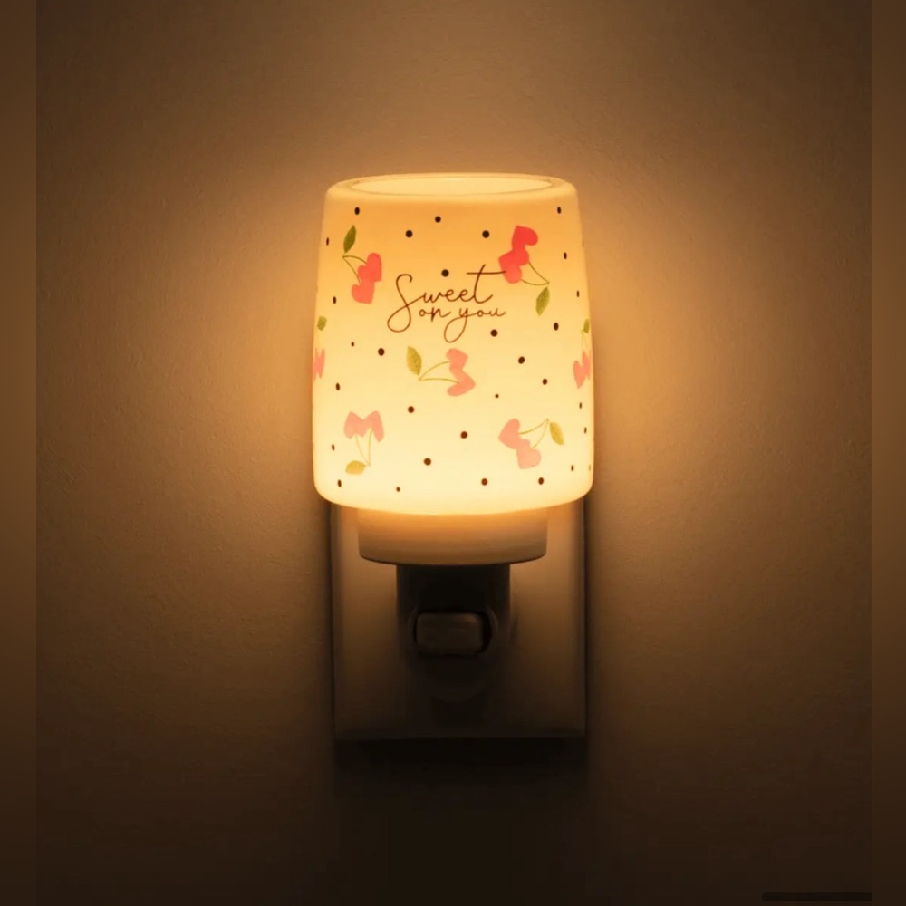 SCENTSY CHERRY PICKED MINI WARMER - Picture 4 of 4